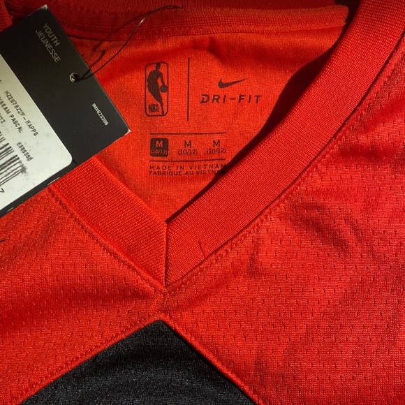 Brand New Raptors jersey, Size M not Mens, child or small adult 10/12. - Picture 2 of 3